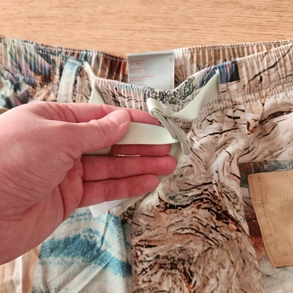 EUC Columbia Multicolor Patterned Cargo Shorts - Picture 4 of 10